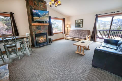 Cabin, 1 Bedroom | Living area