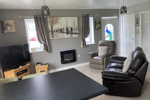 Bright living room & kitchen area