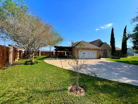 Front House w/ garage and big carport to bbq 