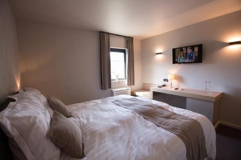 Minibar, in-room safe, soundproofing, free WiFi