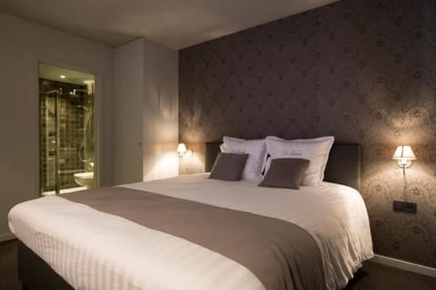 Minibar, in-room safe, soundproofing, free WiFi