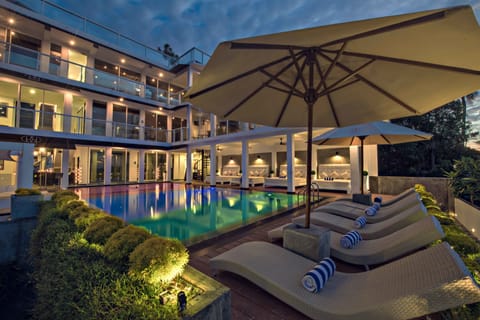 Outdoor pool, pool umbrellas