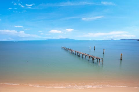 Deluxe Double Room, Sea View | In-room safe, desk, cribs (free), WiFi (free)