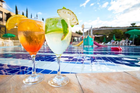 Poolside bar