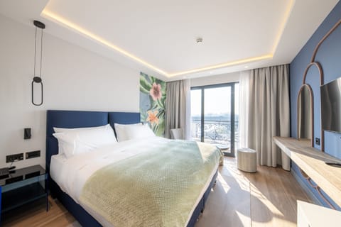 Double Room, River View | Premium bedding, down comforters, Select Comfort beds, minibar