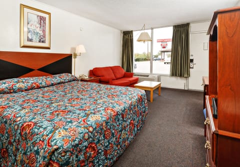 Room, 1 King Bed | Desk, free WiFi, bed sheets