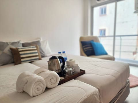 Premier Twin Room, Balcony | Desk, bed sheets