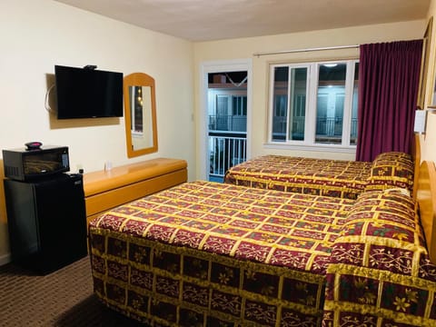 Blackout drapes, free WiFi, bed sheets