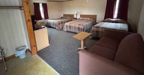 Single Room | Individually furnished, desk, laptop workspace, iron/ironing board