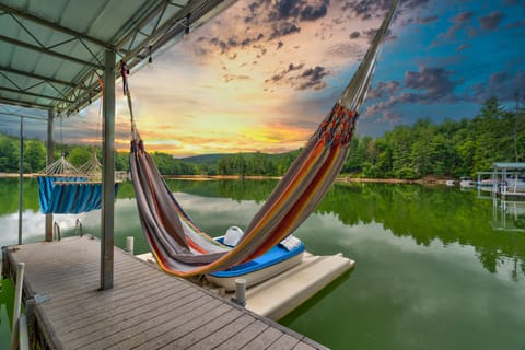 Relaxing on private dock- NO PADDLE BOAT