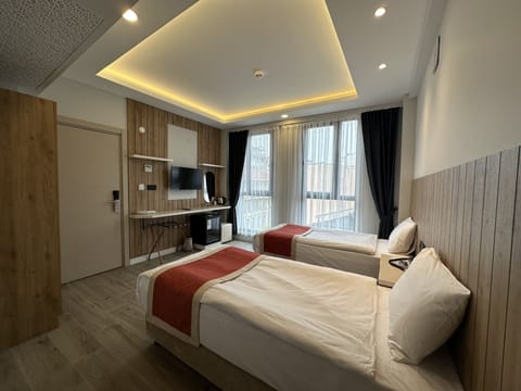 Standard Twin Room | In-room safe, soundproofing, WiFi (free), bed sheets