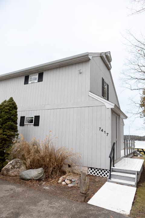 Approaching cottage from driveway parking.