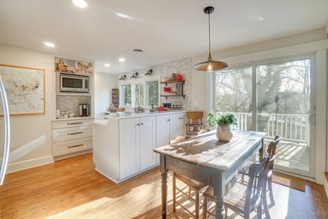 Kitchen | Additional Dining Area | Cooking Basics
