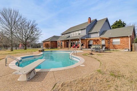 Sherman Vacation Rental | 6BR | 4.5BA | 3,433 Sq Ft