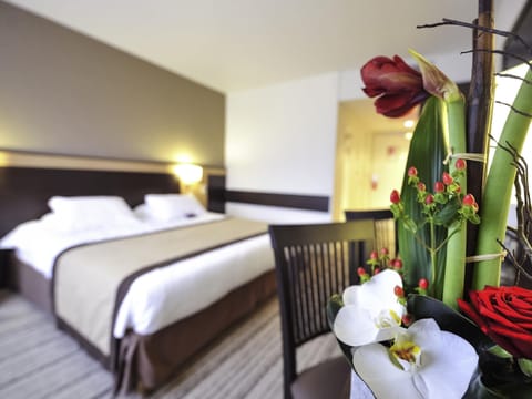 Standard Double Room, 1 Double Bed | In-room safe, desk, blackout drapes, soundproofing