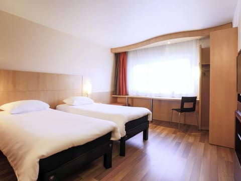 Room, 2 Twin Beds | Premium bedding, in-room safe, desk, blackout drapes