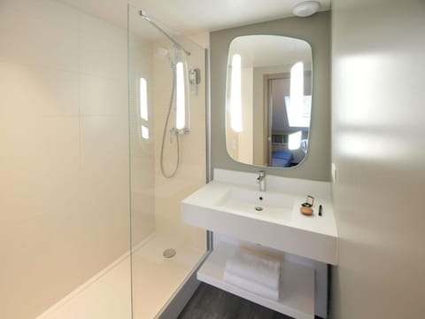 Standard Room, 1 Double Bed | Premium bedding, pillowtop beds, desk, laptop workspace