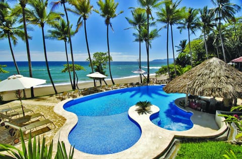 3 outdoor pools, pool umbrellas, sun loungers