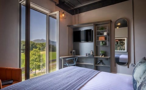Sleep67 Double Room with Mountain View (In room continental breakfast) | Bathroom | Shower, rainfall showerhead, free toiletries, hair dryer