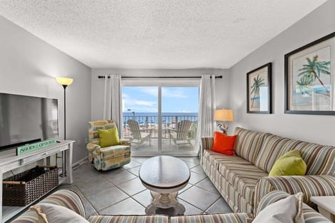 2nd floor pool and beach view