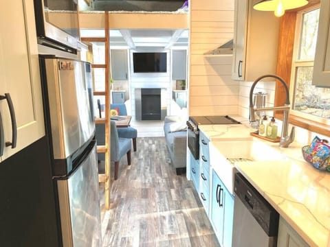 You can make breakfast, lunch, and dinner and relax on the couch or grab a snack on the way out.