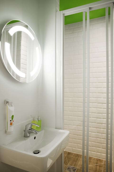 Shower, eco-friendly toiletries, hair dryer, towels