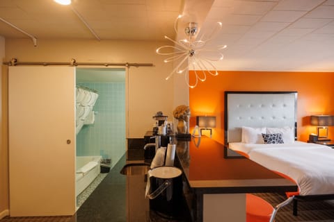 Signature, Standard Room, 1 King Bed, Refrigerator & Microwave | Premium bedding, pillowtop beds, blackout drapes, soundproofing