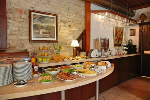 Daily buffet breakfast for a fee