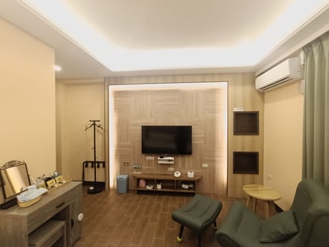 Standard Triple Room | Blackout drapes, iron/ironing board, free WiFi