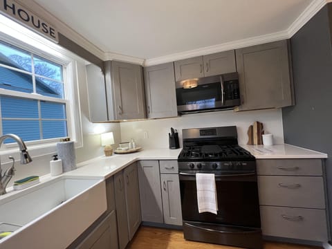 Kitchen (image 3) - New Appliances