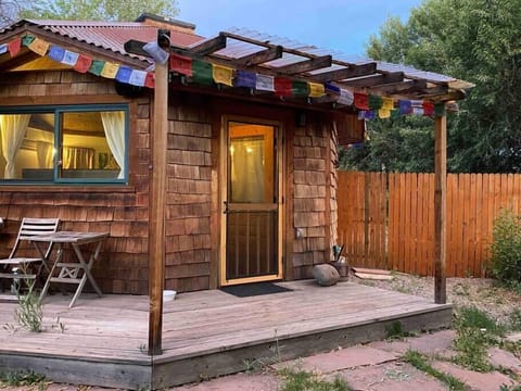 Relax in Style – Enjoy the best of Colorado small-town luxury with a king-size bed,