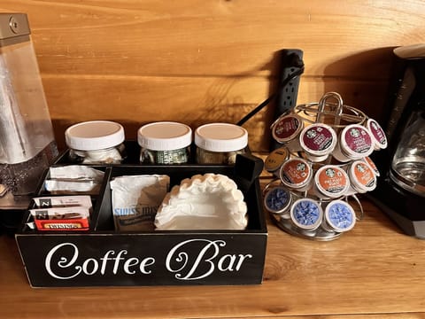 Keurig and Regular coffee machines and coffee/Tea supplies