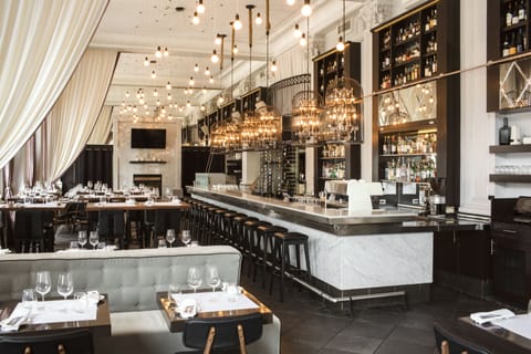 2 restaurants; breakfast, lunch, dinner, and brunch served