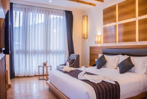 Standard Room, 1 Bedroom, City View | Minibar, in-room safe, desk, laptop workspace