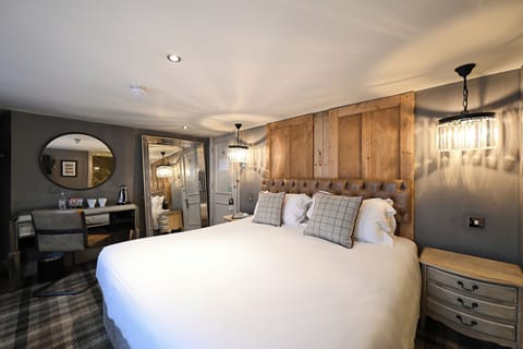 Deluxe Double Room | Desk, free cribs/infant beds, free WiFi, bed sheets