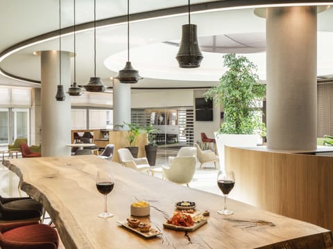 Breakfast and lunch served, Regional cuisine