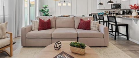 Stay Near Disney – Comfortable Vacation Rental Just 10 Minutes Away!