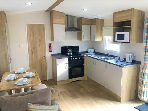 Deluxe Mobile Home | Private kitchen