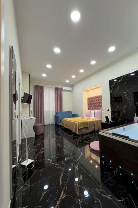 Luxury Room, Hot Tub (Amore) | Premium bedding, Select Comfort beds, minibar, individually furnished
