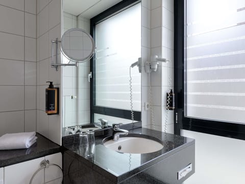 Privilege, Room, 1 Double Bed with Sofa bed | Hypo-allergenic bedding, in-room safe, desk, blackout drapes