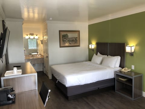 Desk, iron/ironing board, free WiFi, wheelchair access