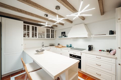 Comfort House | Private kitchen | Espresso maker, coffee/tea maker, electric kettle