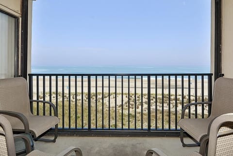 Condo, 2 Bedrooms | Property grounds