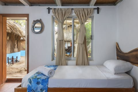 Basic Room | In-room safe, individually decorated, individually furnished, desk