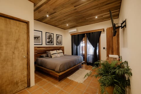 AREIA PARCIAL VIEW | Premium bedding, minibar, in-room safe, blackout drapes