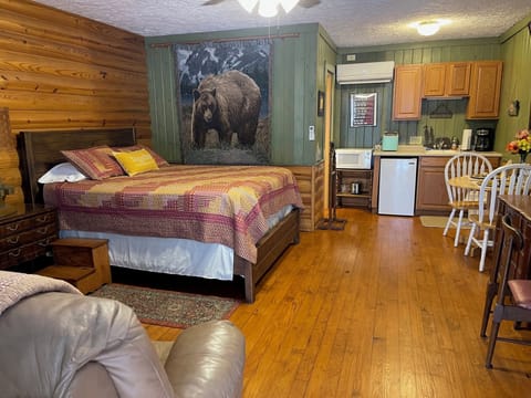 The Mountain Lodge Room - Rm #3 | Egyptian cotton sheets, premium bedding, individually decorated
