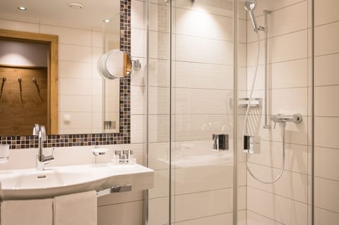 Superior Double Room, Balcony, Mountain View | Bathroom | Free toiletries, hair dryer, bathrobes, towels