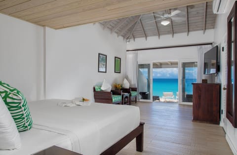 Premium bedding, pillowtop beds, minibar, in-room safe