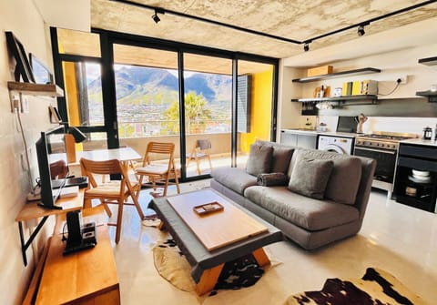 Exclusive Studio | Living area | 40-inch flat-screen TV with cable channels, TV, Netflix