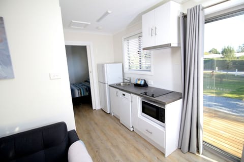 Waterfront Cabin Double Share | Private kitchenette | Fridge, microwave, stovetop, coffee/tea maker